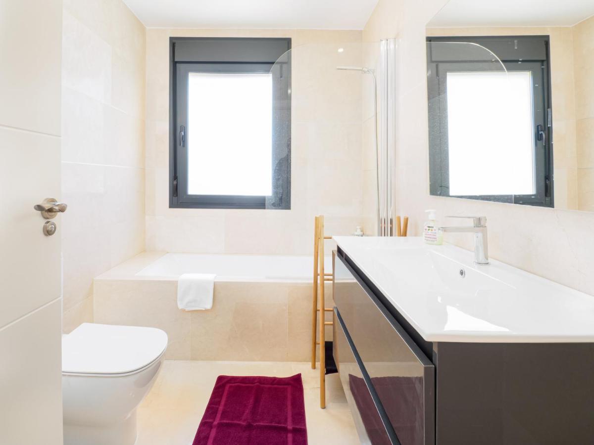 2306 - Brand New Apt, Walking Distance To Beach! Casares Zewnętrze zdjęcie
